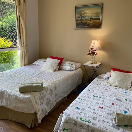 Theme Parks Amituofo Homestay Gold Coast Eksteriør billede