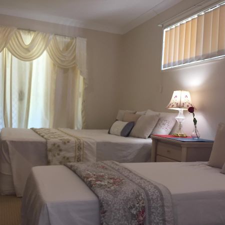 Theme Parks Amituofo Homestay Gold Coast Værelse billede