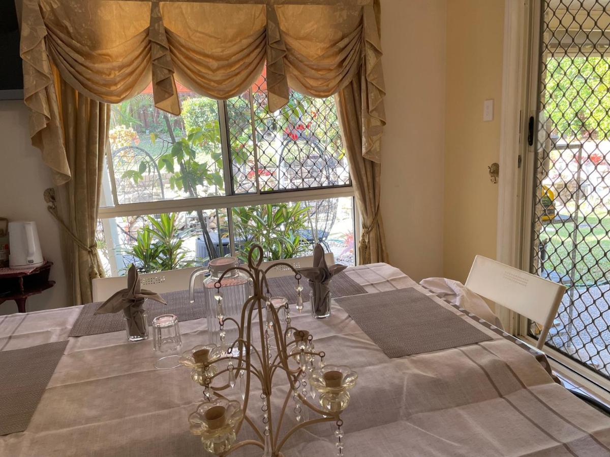 Theme Parks Amituofo Homestay Gold Coast Eksteriør billede