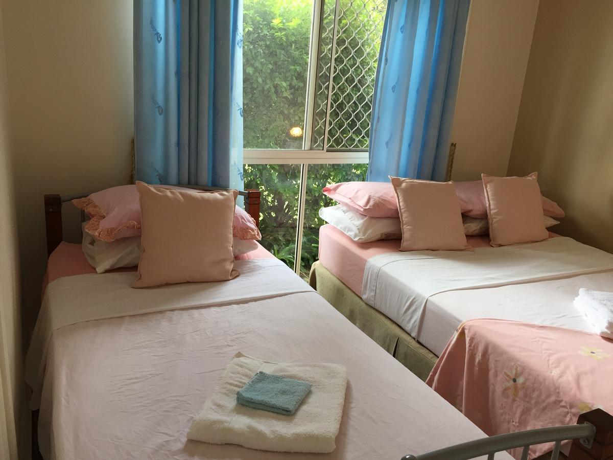 Theme Parks Amituofo Homestay Gold Coast Eksteriør billede
