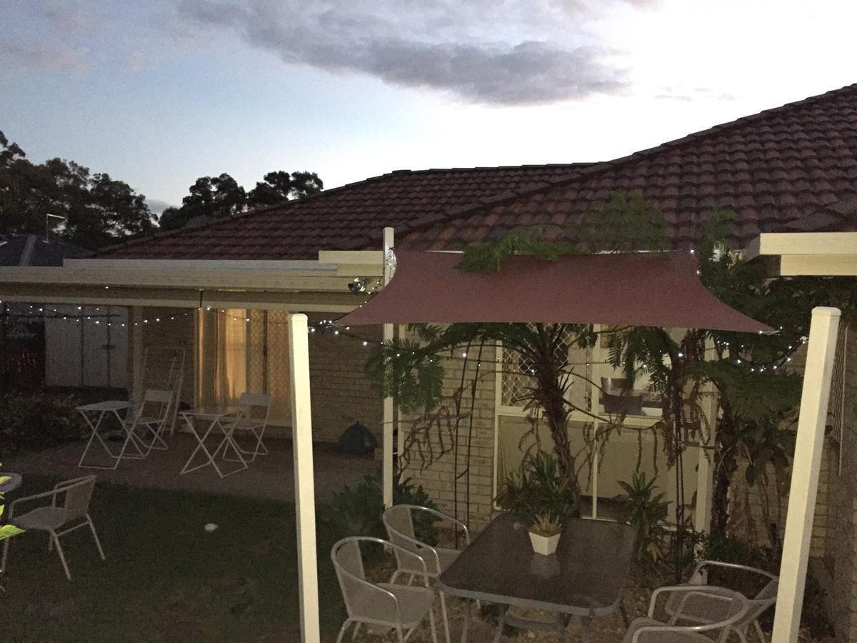 Theme Parks Amituofo Homestay Gold Coast Eksteriør billede
